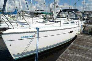 2002 Hunter 356 thumbnail 1