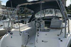 2002 Hunter 356 thumbnail 10