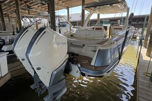 2023 Chris-Craft 31 Launch GT
