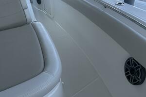 33ft Boston Whaler Yacht For Sale
