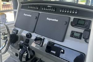 33ft Boston Whaler Yacht For Sale
