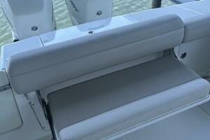 33ft Boston Whaler Yacht For Sale