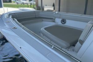 33ft Boston Whaler Yacht For Sale