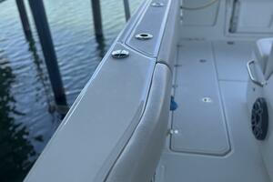 33ft Boston Whaler Yacht For Sale