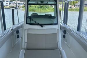 33ft Boston Whaler Yacht For Sale