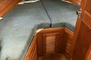 1989 Grand Banks 36 thumbnail 35