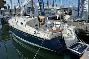 36FT (11.13M) TARTAN Worth Avenue Yachts