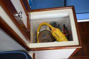 1976 Bertram Flybridge Cruiser thumbnail 34