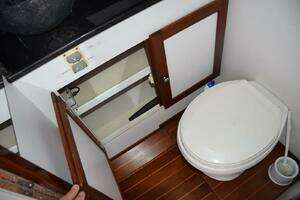 1976 Bertram Flybridge Cruiser thumbnail 30