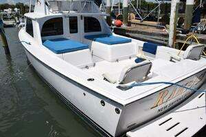 1976 Bertram Flybridge Cruiser thumbnail 5