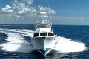 LUCKY Worth Avenue Yachts