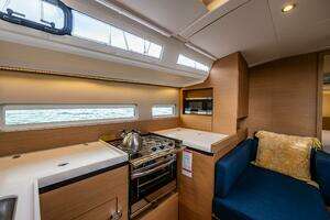 2022 Jeanneau Sun Odyssey 410 thumbnail 10