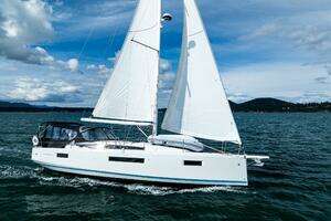 2022 Jeanneau Sun Odyssey 410 thumbnail 2