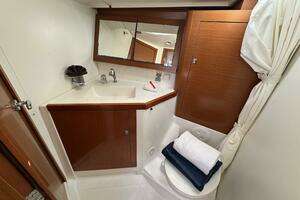 2016 Beneteau Oceanis 45 thumbnail 53