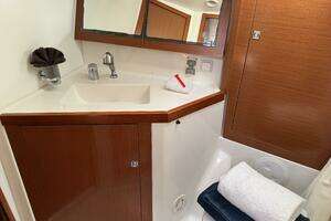 2016 Beneteau Oceanis 45 thumbnail 54