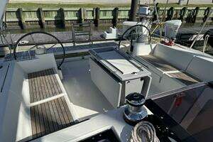 2016 Beneteau Oceanis 45 thumbnail 18