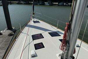 2016 Beneteau Oceanis 45 thumbnail 9