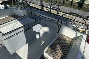 2016 Beneteau Oceanis 45 thumbnail 17