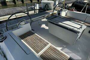 2016 Beneteau Oceanis 45 thumbnail 19