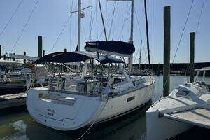 2016 Beneteau Oceanis 45 thumbnail 3