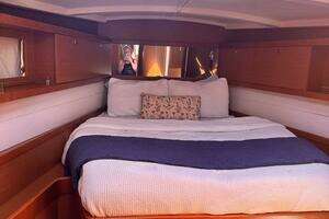 2016 Beneteau Oceanis 45 thumbnail 34