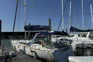 2016 Beneteau Oceanis 45 thumbnail 4