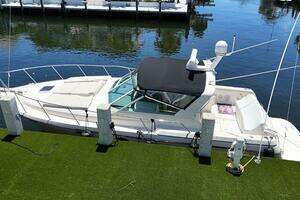 1998 Tiara Yachts 3500 Express thumbnail 7