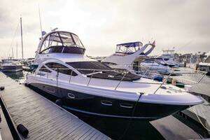 KA-BAR 2012 Sea Ray  Yacht For Sale in Newport Beach 