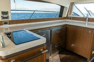 2017 Sea Ray 51 Flybridge thumbnail 8