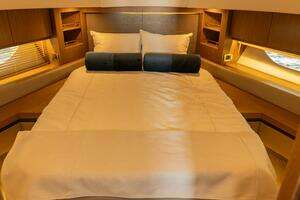 2017 Sea Ray 51 Flybridge thumbnail 12