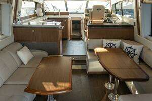 2017 Sea Ray 51 Flybridge thumbnail 5