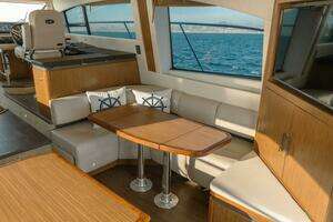 2017 Sea Ray 51 Flybridge thumbnail 6