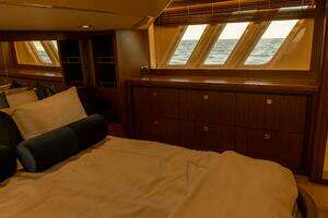 2017 Sea Ray 51 Flybridge thumbnail 19
