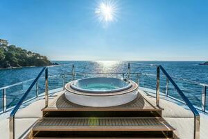 MERELEY I Worth Avenue Yachts