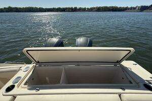 2016 Grady-White 330 Express thumbnail 4