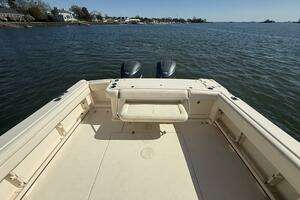 2016 Grady-White 330 Express thumbnail 5