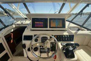 2016 Grady-White 330 Express thumbnail 8