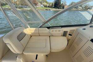 2016 Grady-White 330 Express thumbnail 6
