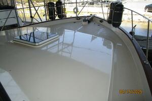 48' Ocean Alexander foredeck2