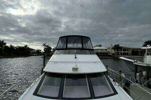 2000 Carver 396 Motor Yacht thumbnail 16