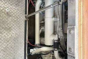 2000 Carver 396 Motor Yacht thumbnail 33