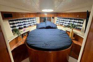 2000 Carver 396 Motor Yacht thumbnail 24
