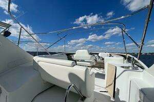 2000 Carver 396 Motor Yacht thumbnail 17