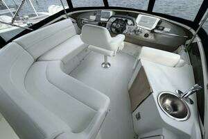 2000 Carver 396 Motor Yacht thumbnail 7