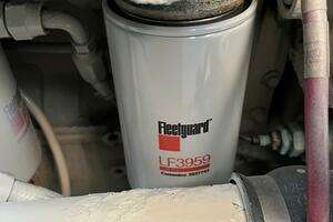 2000 Carver 396 Motor Yacht thumbnail 38