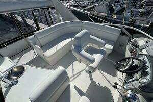 2000 Carver 396 Motor Yacht thumbnail 5