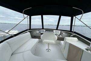 2000 Carver 396 Motor Yacht thumbnail 6