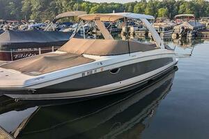 Port Side 2018 Regal 26 FasDeck