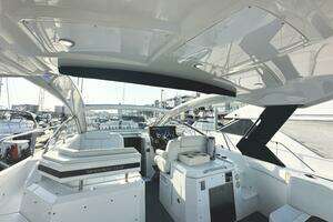 2017 Cruisers Yachts 390 Express Coupe thumbnail 76