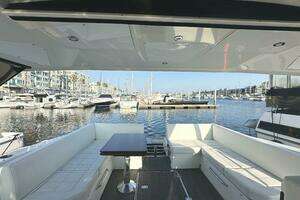2017 Cruisers Yachts 390 Express Coupe thumbnail 52